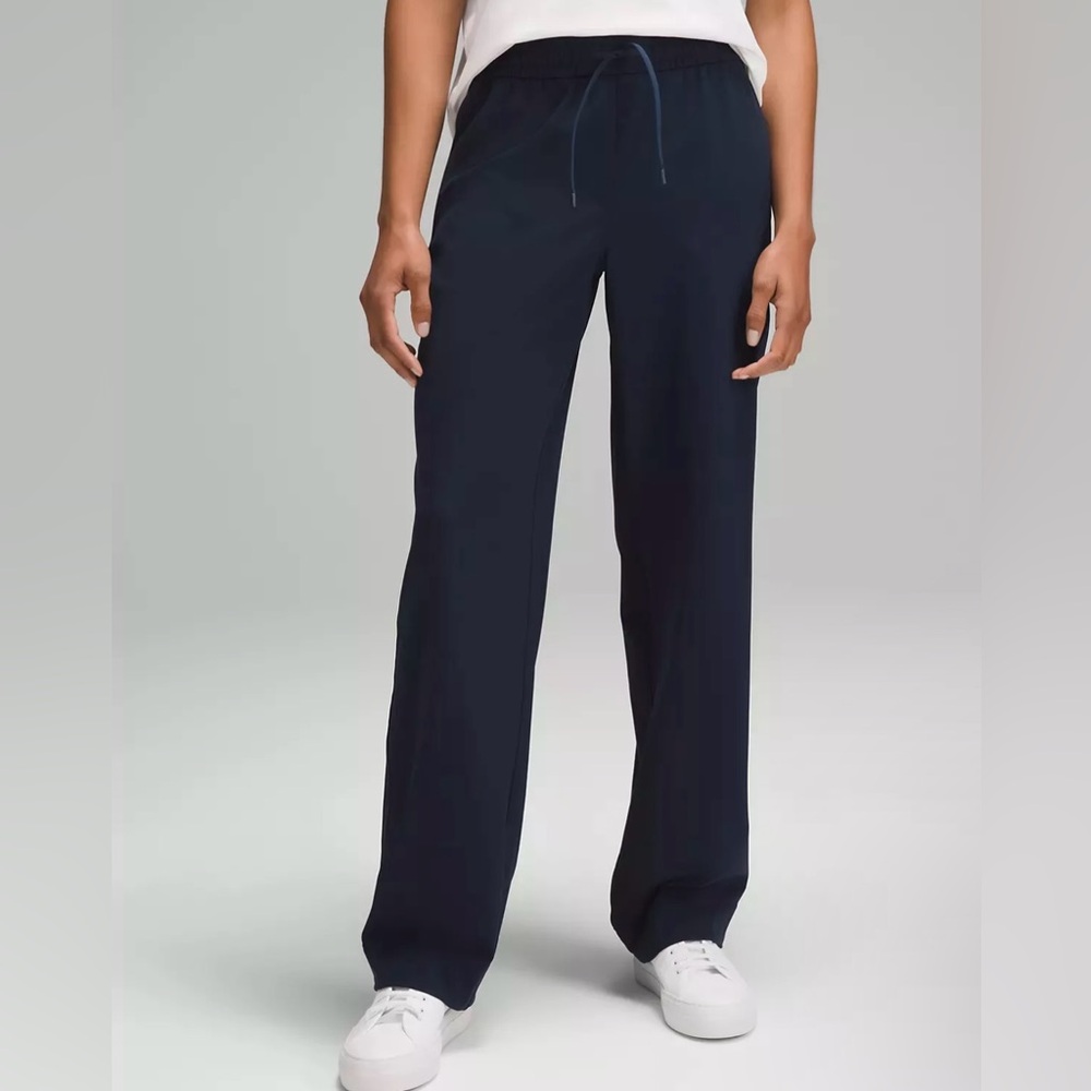 Straight-Leg MR Luxtreme
Pant Regular Lululemon